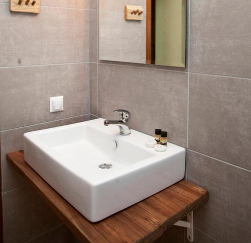 A bathroom at Victoria's Guesthouse