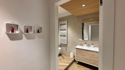 Ένα μπάνιο στο Seaside Suites