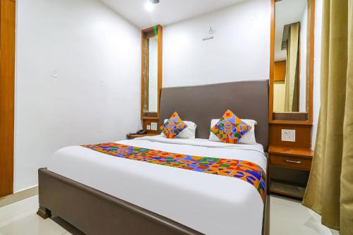 Ένα ή περισσότερα κρεβάτια σε δωμάτιο στο FabHotel Nand