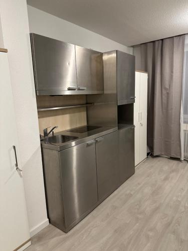 Dapur atau dapur kecil di Primestay Studios Parking Wifi Kitchen