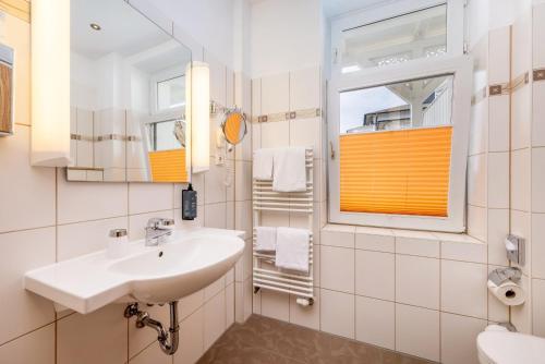 Strandhotel zur Promenade photo 42