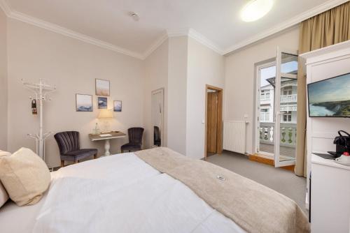 Strandhotel zur Promenade photo 41