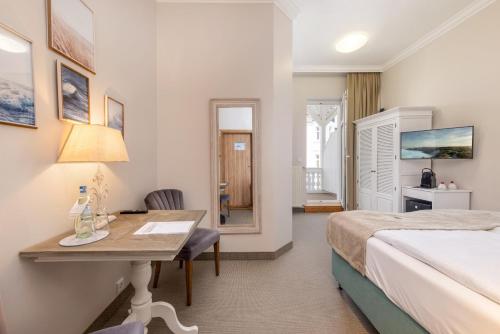 Strandhotel zur Promenade photo 35