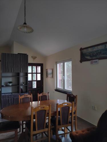Η κουζίνα ή μικρή κουζίνα στο Little village house