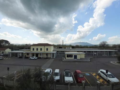 a parking lot with cars parked in front of a building at La Stazione Sabina Alloggio Turistico in Stimigliano