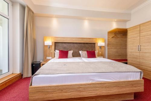Strandhotel zur Promenade photo 55