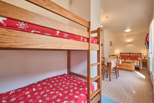 Postel nebo postele na pokoji v ubytování Lans en Vercors Studio 2 pièces