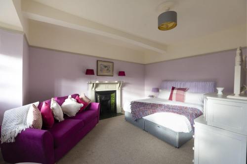 Postel nebo postele na pokoji v ubytování Churchill Cottage