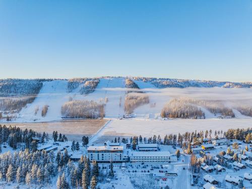 an aerial view of a resort in the snow at Break Sokos Hotel Tahko in Tahkovuori