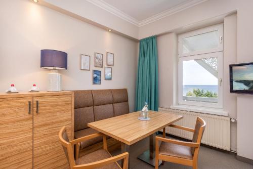 Strandhotel zur Promenade photo 65