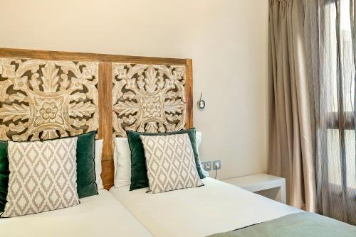 a bedroom with a bed with a wooden headboard at Limonaia in Barcelona