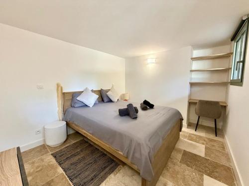 Ένα ή περισσότερα κρεβάτια σε δωμάτιο στο Pyla sur mer appartement terrasse a 100m de la plage