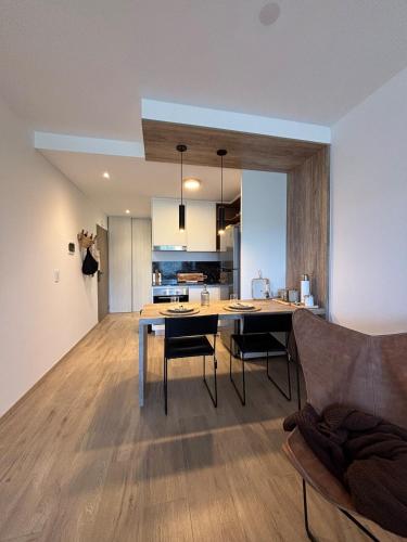 Dapur atau dapur kecil di Hermoso estudio en Saavedra