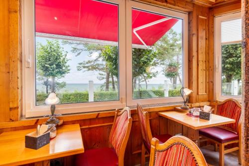 Strandhotel zur Promenade photo 86