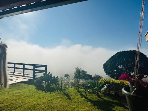 a view of the clouds from the garden of a house at Chalé Home Sul de Minas in Pouso Alegre