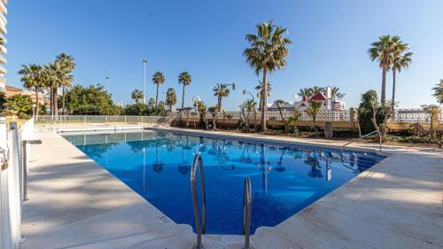 Apt 1st line with wonderful sea views