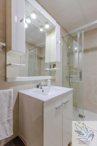 Apt 1st line with wonderful sea views