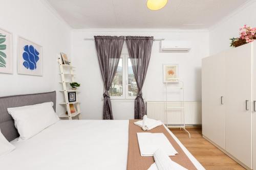 Ένα ή περισσότερα κρεβάτια σε δωμάτιο στο Adamou Family House