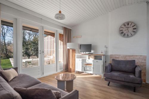 TV a/nebo společenská místnost v ubytování Vakantiehuis Pico Bello - Callantsoog aan Zee