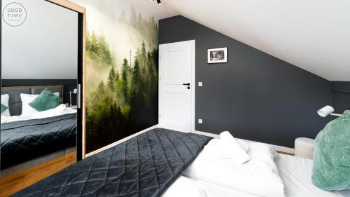 a bedroom with a bed and a large mirror at Apartamenty Good Time - Belle View - Centrum in Szklarska Poręba