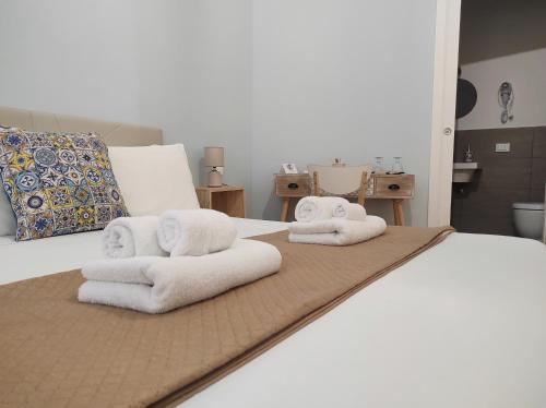 Postel nebo postele na pokoji v ubytování Suites Albatros Palermo centro
