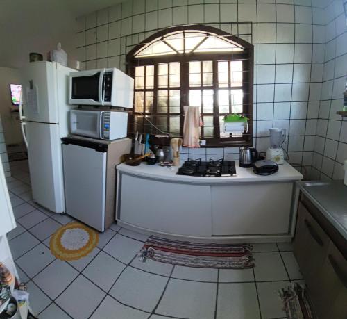 Dapur atau dapur kecil di Suíte Nostalgia Ar refrigerado TV55" Canais free Pousada Tijucas Lua Encantada