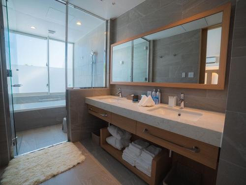 Un baño de SANTORINI HOTEL&VILLAS MIYAKOJIMA