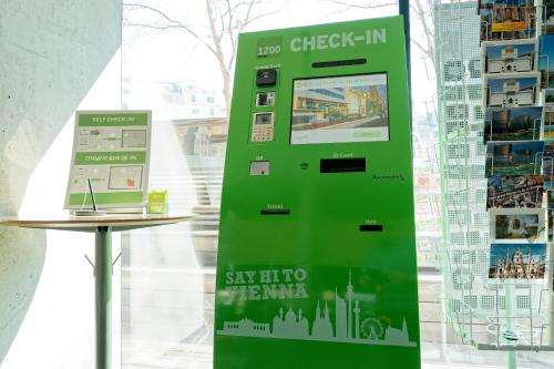 a green check in machine next to a table at Jugendgästehaus Brigittenau &Brigittenau Youth Palace in Vienna