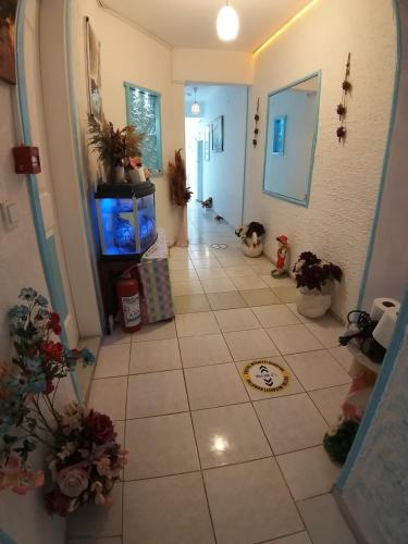 a living room with a tiled floor and a tv at Beyaz Apart Pansiyon in Cesme