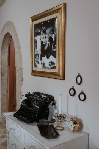 an old typewriter sitting on top of a white table at Ewas Cretan Vintage Houses- Pet Friendly in Kharkhalianá