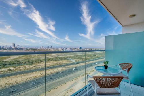Balkón nebo terasa v ubytování GuestReady - Elegant retreat at Damac Hills