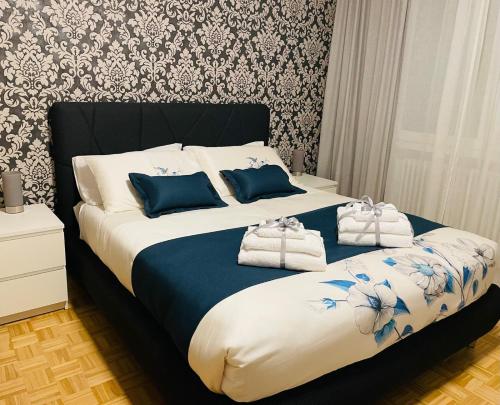 a bedroom with a large bed with towels on it at Royal Residence Padova in Padova