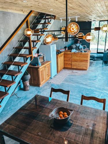 Χώρος καθιστικού στο Into The Wild Cabin