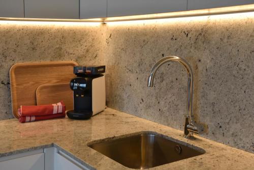 Kuchyň nebo kuchyňský kout v ubytování Bonita Stay B Sun Mega vistas, fibra, BBQ, AA