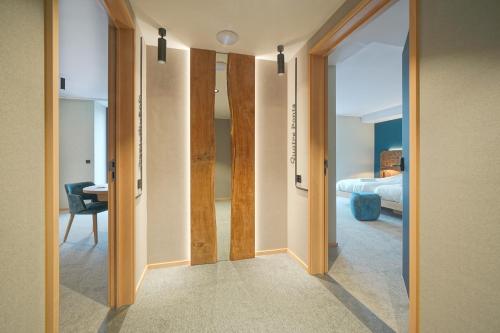 a room with a bedroom with a bed and a desk at Domaine de l'Ambassadeur in Léglise
