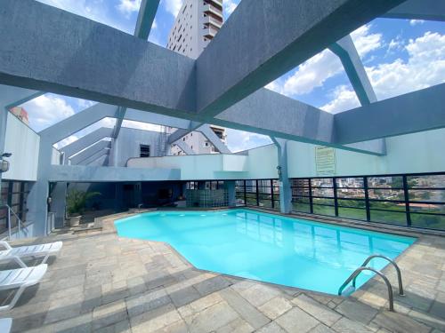 a large swimming pool in a building with a ceiling at Hotel Dan Inn Sorocaba by Nacional Inn in Sorocaba