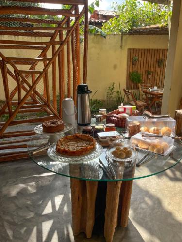 Makanan di atau berdekatan rumah tamu ini