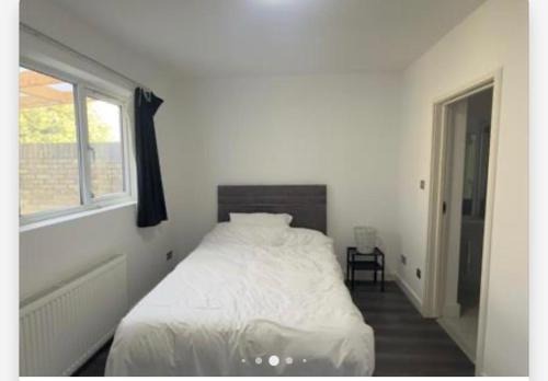 Postel nebo postele na pokoji v ubytování Harrow Bed&breakfast