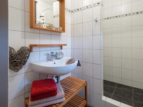 Koupelna v ubytování Luxury Holiday Home in Thirimont Liege with Private Garden