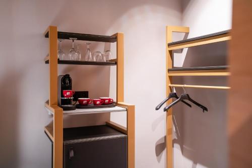 Кухня или мини-кухня в HOTEL by REBOUL - Boutique Hôtel Cassis
