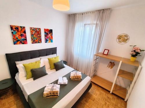 a small apartment with a couch and a table at Royal Residence Padova in Padova