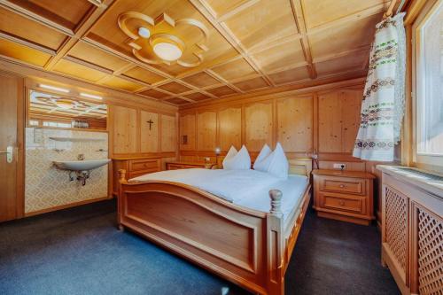 Una cama o camas en una habitación de Zudrellhus