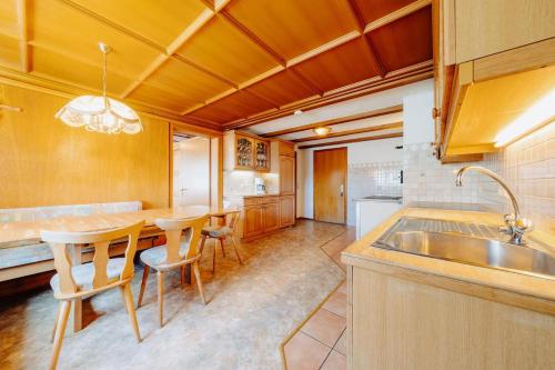 Una cocina o cocineta en Zudrellhus