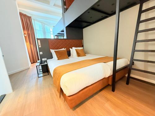 Avenue Hotel Image