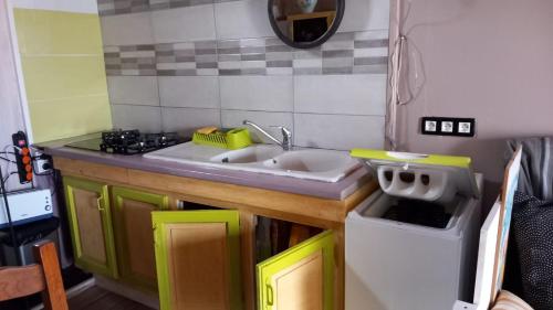 Η κουζίνα ή μικρή κουζίνα στο La Patelle