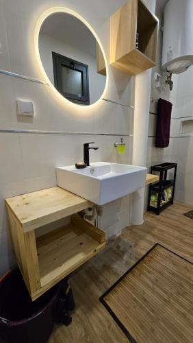 a bathroom with a white sink and a mirror at F2 équipé à Fann Hock in Dakar