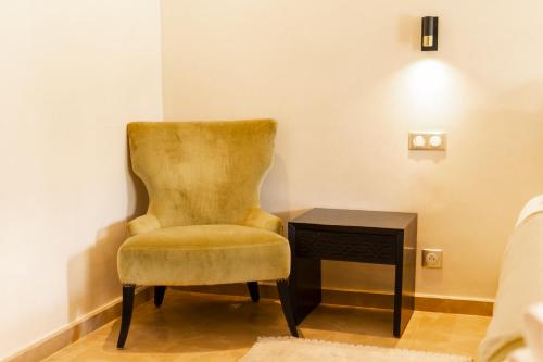 a chair sitting next to a desk in a room at Villa Anna - Havre de paix in Oulad Ikhia