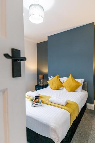 Ένα ή περισσότερα κρεβάτια σε δωμάτιο στο 3 Bedroom Home Free Parking & WiFi Contractors Welcome!