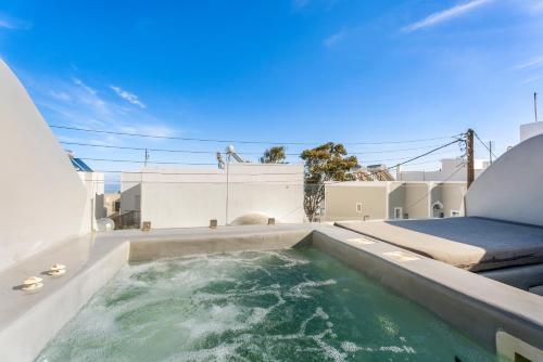 Piscine de l'établissement Oasis Suites Fira ou située à proximité