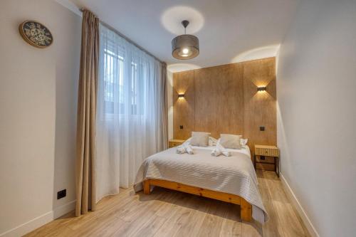 a bedroom with a bed and a large window at Le 18 Prévost - Square in Fontaine